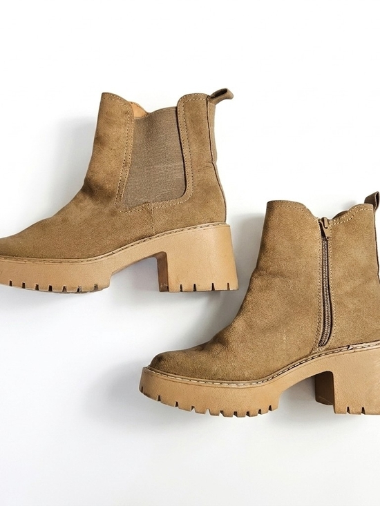 Universal Thread Shoes - Universal Thread Taupe Chunky Lug Sole Chelsea Boots Size 6.5